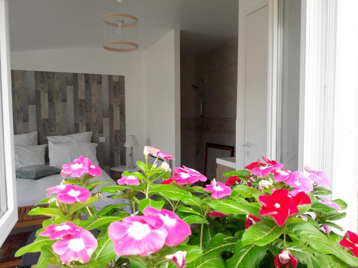 Escale En Baie. Bed & Breakfast Pontaubault Exterior photo